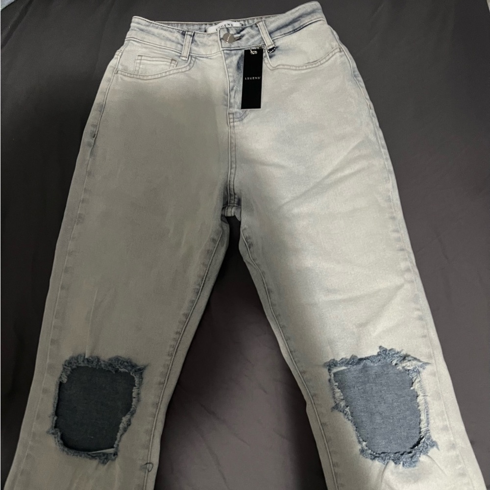 LEGEND LONDON- MOM JEANS KNEE RIPPED - BLEACH WASH